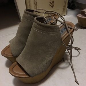 Steve Madden strappy wedge
